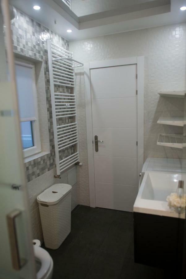 Camp Nou, Europa Fira - Modern Two-Bedroom Apartment With Heating L'Hospitalet de Llobregat Exterior photo